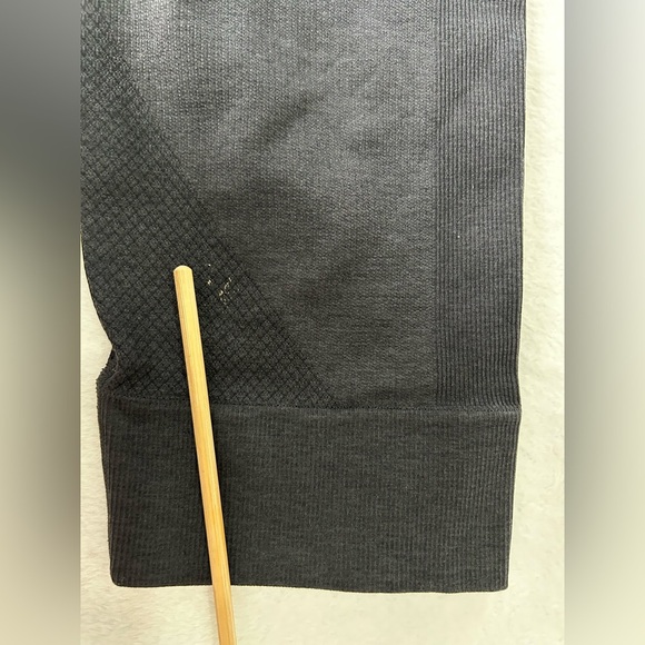 Lululemon Athletica Seamlessly Street Crop Black Leggings size8 Ultimate Comfort - Picture 6 of 11